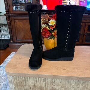 BearPaw Black Suede Boots